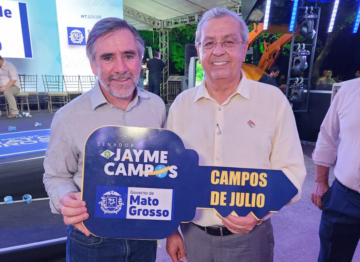 CAMPOS DE JÚLIO RECEBE CAMINHÃO TRUCK POR MEIO DO GOVERNO DO ESTADO DE MATO GROSSO Prefeitura CAMPOS DE JÚLIO RECEBE CAMINHÃO TRUCK POR MEIO DO GOVERNO DO ESTADO DE MATO GROSSO Prefeitura