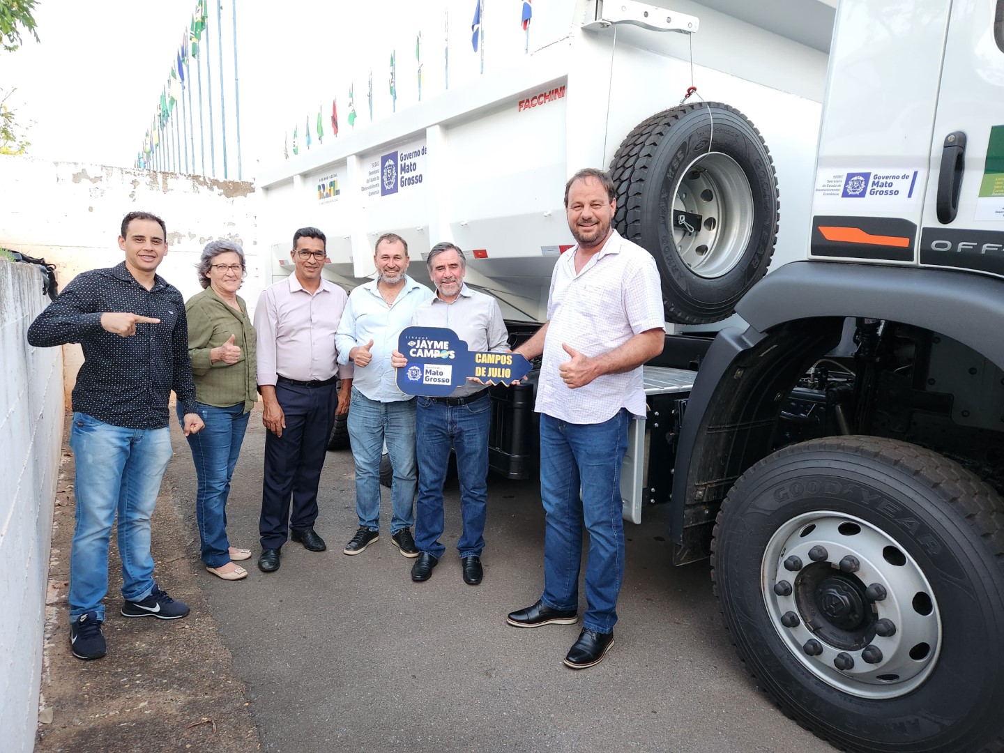 CAMPOS DE JÚLIO RECEBE CAMINHÃO TRUCK POR MEIO DO GOVERNO DO ESTADO DE MATO GROSSO Prefeitura CAMPOS DE JÚLIO RECEBE CAMINHÃO TRUCK POR MEIO DO GOVERNO DO ESTADO DE MATO GROSSO Prefeitura